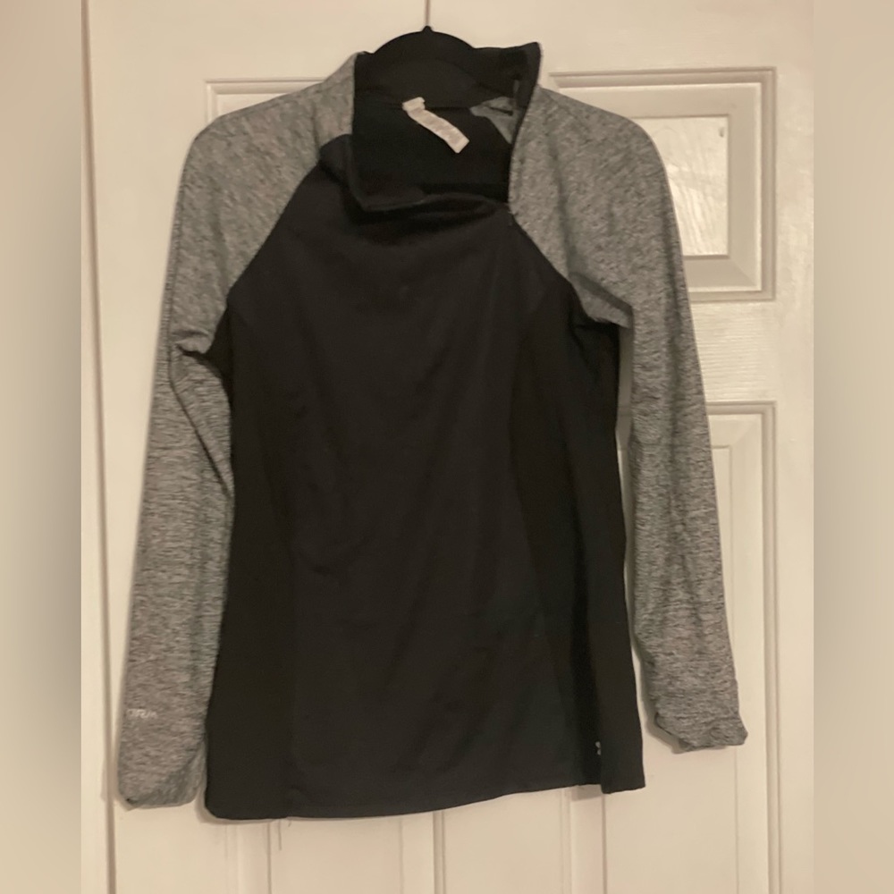 Under Armour Fitted Athletic Top Size M Cold Gear